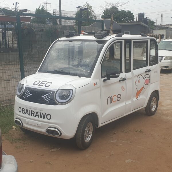 Electric mini buss, four seater, for commercial and private use